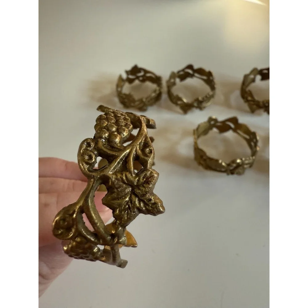 Vintage Brass Grapevine Napkin Rings.‎ Set of 6 plus an extra.